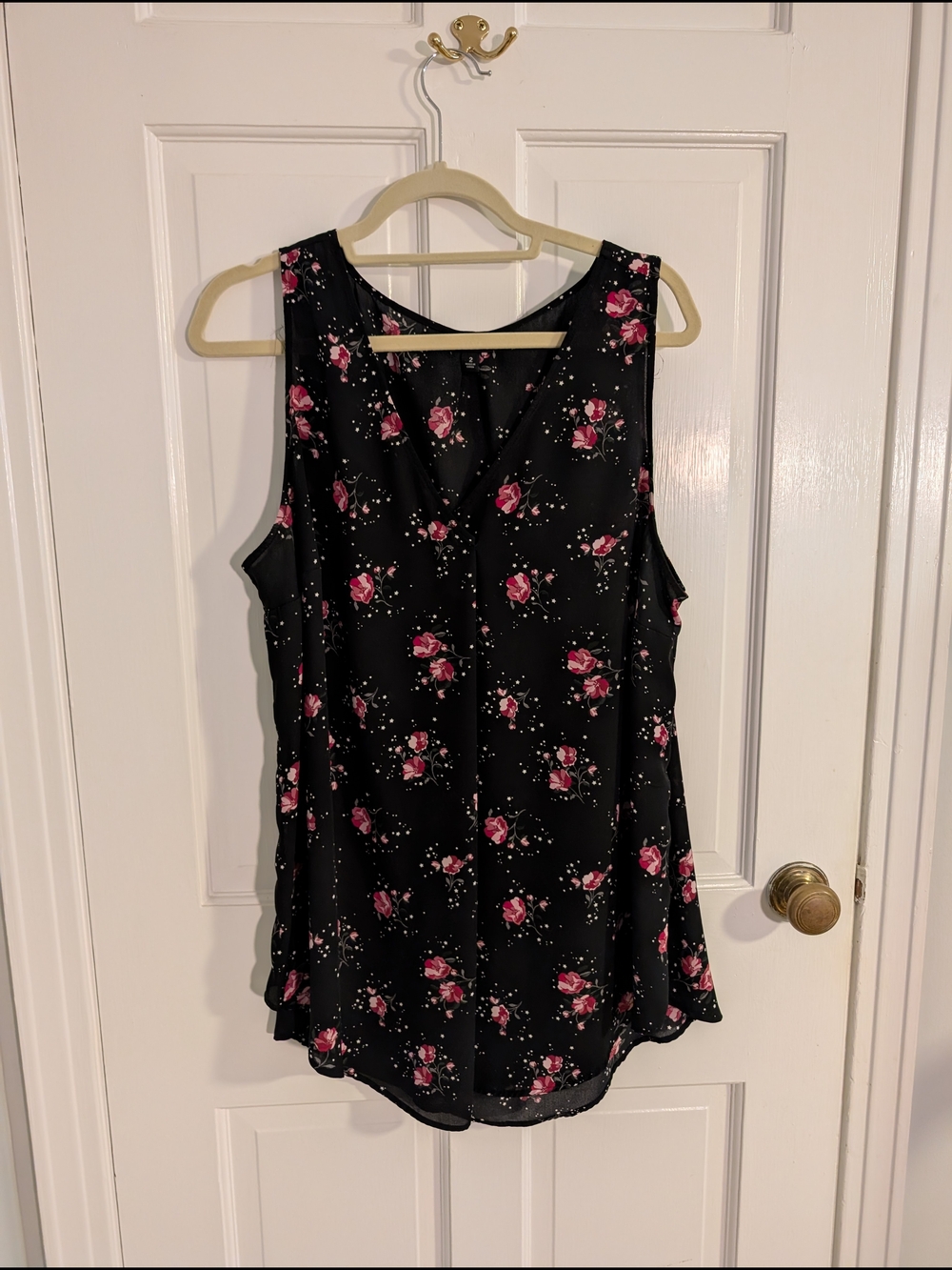 Torrid Black Floral Sleeveless V-Neck Women's Tunic - Pink Rose Print